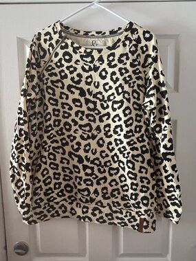 AMPERSAND AVE Black & Cream Leopard Print Pullover